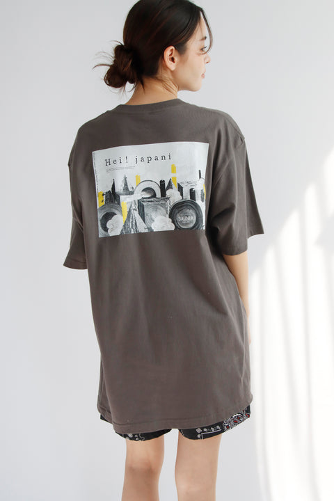 92050006 サウニアバックプリントTシャツ/チャコール/Lサイズ